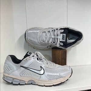 🔥🔥 Nike Air Zoom Vomero 5 
Platinum Light Orewood Brown
